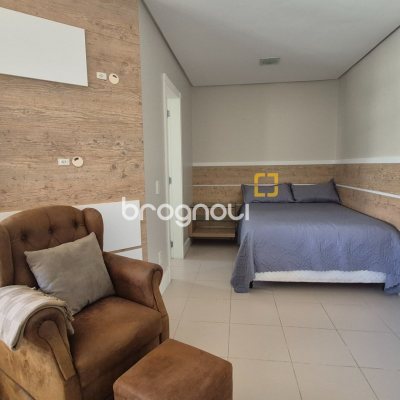 Cobertura com 235m², 4 quartos (sendo 4 suítes), 3 garagens, no bairro Jurerê em Florianópolis