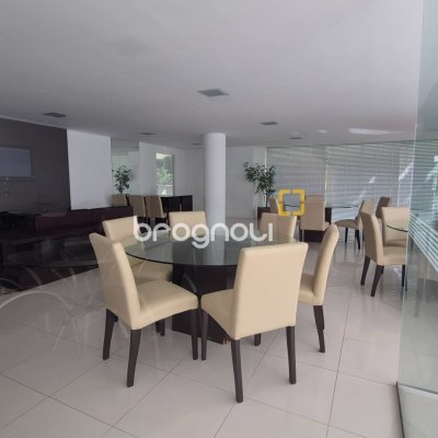 Cobertura com 235m², 4 quartos (sendo 4 suítes), 3 garagens, no bairro Jurerê em Florianópolis