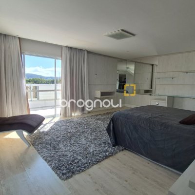 Cobertura com 235m², 4 quartos (sendo 4 suítes), 3 garagens, no bairro Jurerê em Florianópolis