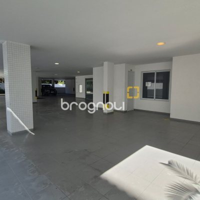 Cobertura com 235m², 4 quartos (sendo 4 suítes), 3 garagens, no bairro Jurerê em Florianópolis
