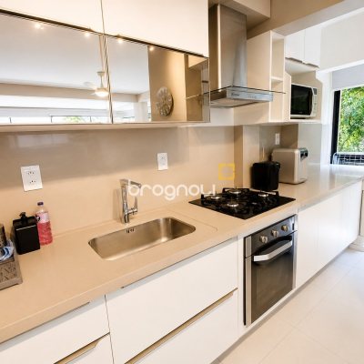 Apartamento com 80m², 2 quartos (sendo 1 suíte), 1 garagem, no bairro Jurerê em Florianópolis