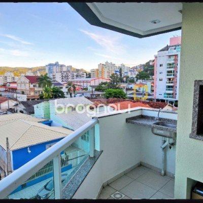 Apartamento com 84m², 3 quartos (sendo 1 suíte), 1 garagem, no bairro Trindade em Florianópolis