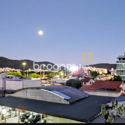 Apartamento com 84m², 3 quartos (sendo 1 suíte), 1 garagem, no bairro Trindade em Florianópolis