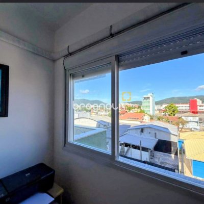 Apartamento com 84m², 3 quartos (sendo 1 suíte), 1 garagem, no bairro Trindade em Florianópolis