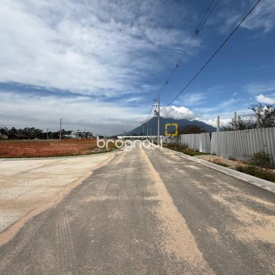Terreno com 200m², no bairro Aririú em Palhoça