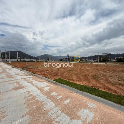 Terreno com 200m², no bairro Aririú em Palhoça