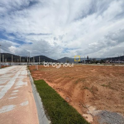 Terreno com 200m², no bairro Aririú em Palhoça