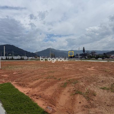 Terreno com 200m², no bairro Aririú em Palhoça