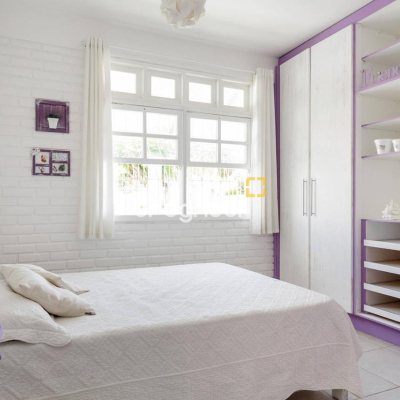 Casa com 300m², 5 quartos (sendo 4 suítes), 2 garagens, no bairro Canasvieiras em Florianópolis