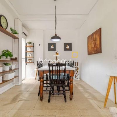 Casa com 300m², 5 quartos (sendo 4 suítes), 2 garagens, no bairro Canasvieiras em Florianópolis
