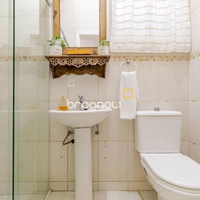 Casa com 300m², 5 quartos (sendo 4 suítes), 2 garagens, no bairro Canasvieiras em Florianópolis
