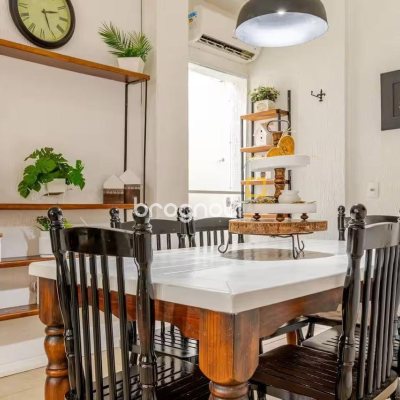 Casa com 300m², 5 quartos (sendo 4 suítes), 2 garagens, no bairro Canasvieiras em Florianópolis