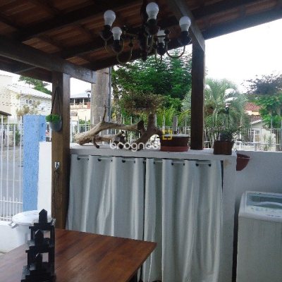 Casa com 300m², 5 quartos (sendo 4 suítes), 2 garagens, no bairro Canasvieiras em Florianópolis
