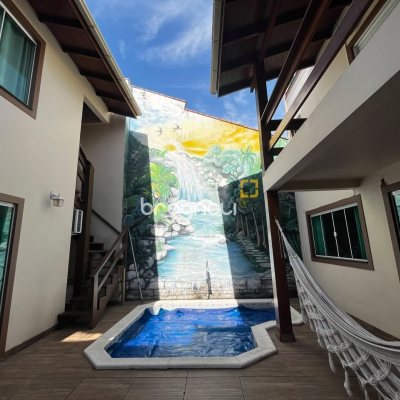 Casa com 262m², 4 quartos, 2 garagens, no bairro Campeche em Florianópolis