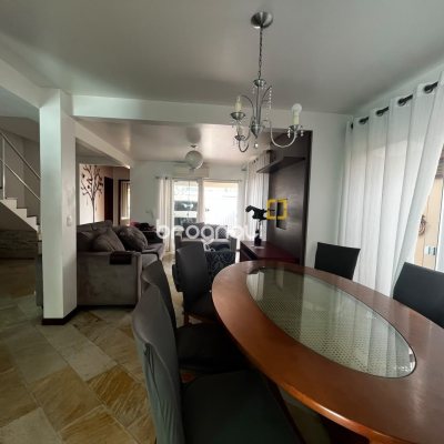 Casa com 262m², 4 quartos, 2 garagens, no bairro Campeche em Florianópolis
