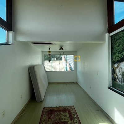 Casa com 262m², 4 quartos, 2 garagens, no bairro Campeche em Florianópolis