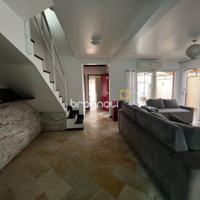 Casa com 262m², 4 quartos, 2 garagens, no bairro Campeche em Florianópolis