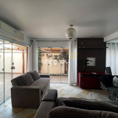 Casa com 262m², 4 quartos, 2 garagens, no bairro Campeche em Florianópolis