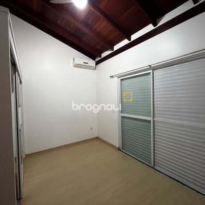 Casa com 262m², 4 quartos, 2 garagens, no bairro Campeche em Florianópolis
