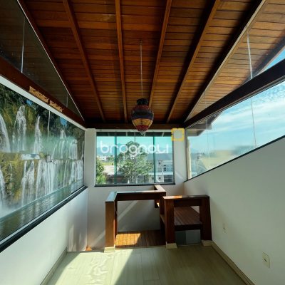 Casa com 262m², 4 quartos, 2 garagens, no bairro Campeche em Florianópolis