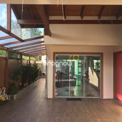 Casa com 262m², 4 quartos, 2 garagens, no bairro Campeche em Florianópolis