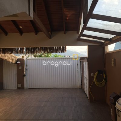 Casa com 262m², 4 quartos, 2 garagens, no bairro Campeche em Florianópolis