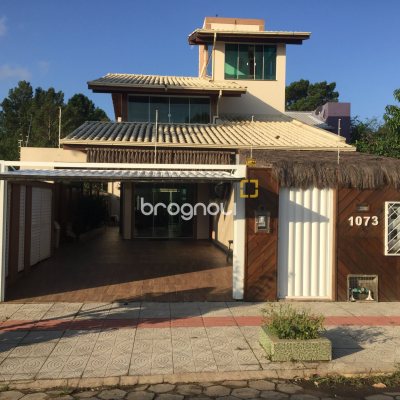 Casa com 262m², 4 quartos, 2 garagens, no bairro Campeche em Florianópolis