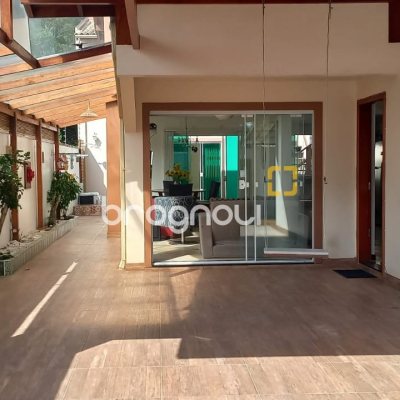 Casa com 262m², 4 quartos, 2 garagens, no bairro Campeche em Florianópolis