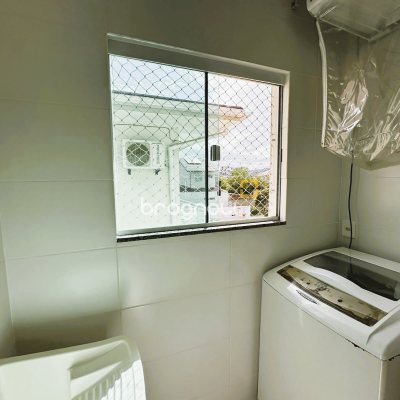 Apartamento com 59m², 2 quartos (sendo 1 suíte), 1 garagem, no bairro Nova Palhoça em Palhoça