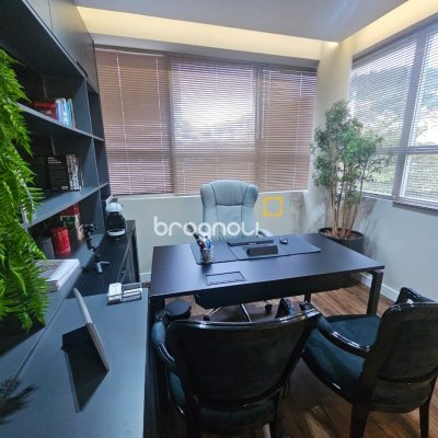 Sala com 34m², no bairro Centro em Florianópolis