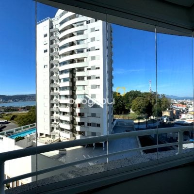 Apartamento com 70m², 2 quartos (sendo 1 suíte), 1 garagem, no bairro Capoeiras em Florianópolis