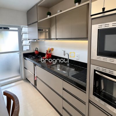 Apartamento com 70m², 2 quartos (sendo 1 suíte), 1 garagem, no bairro Capoeiras em Florianópolis
