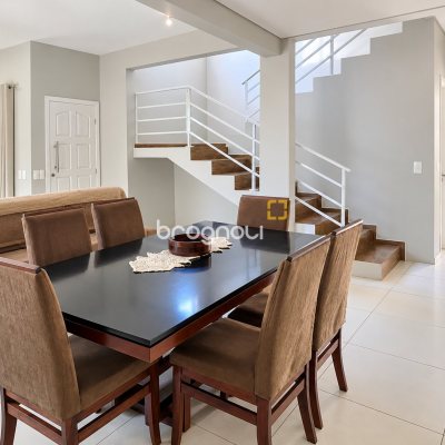 Casa Comercial com 187m², 5 quartos (sendo 1 suíte), 4 garagens, no bairro Campeche em Florianópolis