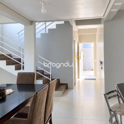 Casa Comercial com 187m², 5 quartos (sendo 1 suíte), 4 garagens, no bairro Campeche em Florianópolis