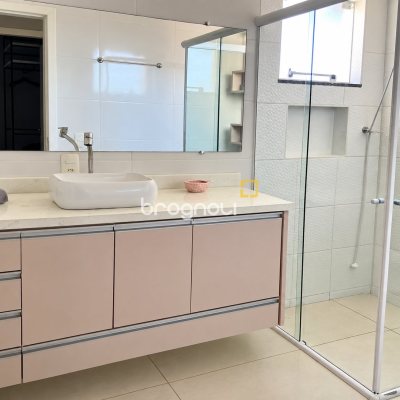 Casa Comercial com 187m², 5 quartos (sendo 1 suíte), 4 garagens, no bairro Campeche em Florianópolis