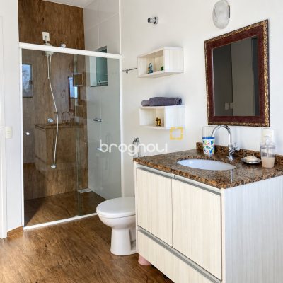 Casa Comercial com 187m², 5 quartos (sendo 1 suíte), 4 garagens, no bairro Campeche em Florianópolis