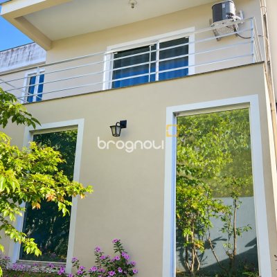 Casa Comercial com 187m², 5 quartos (sendo 1 suíte), 4 garagens, no bairro Campeche em Florianópolis