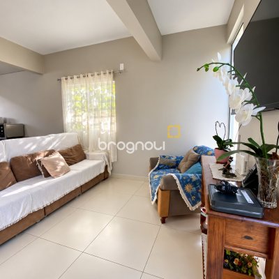Casa Comercial com 187m², 5 quartos (sendo 1 suíte), 4 garagens, no bairro Campeche em Florianópolis