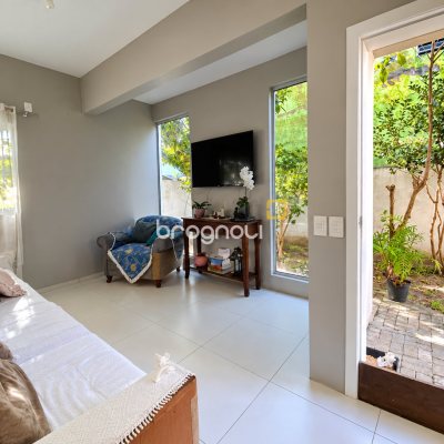 Casa Comercial com 187m², 5 quartos (sendo 1 suíte), 4 garagens, no bairro Campeche em Florianópolis