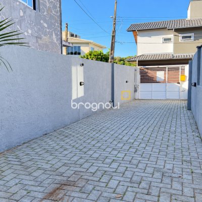 Casa Comercial com 187m², 5 quartos (sendo 1 suíte), 4 garagens, no bairro Campeche em Florianópolis