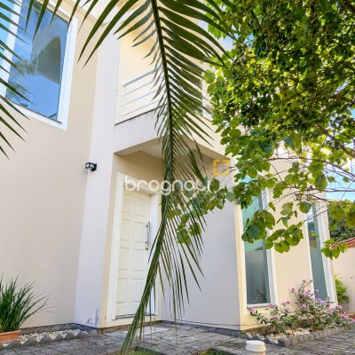 Casa Comercial com 187m², 5 quartos (sendo 1 suíte), 4 garagens, no bairro Campeche em Florianópolis