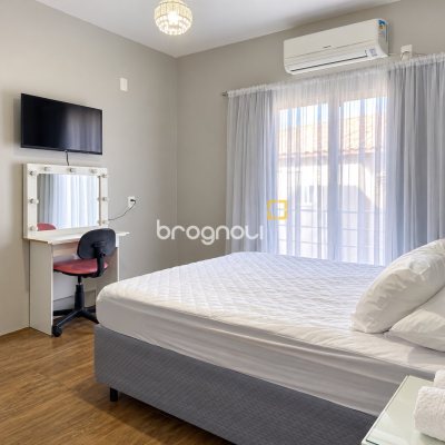Casa Comercial com 187m², 5 quartos (sendo 1 suíte), 4 garagens, no bairro Campeche em Florianópolis