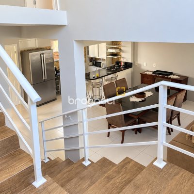 Casa Comercial com 187m², 5 quartos (sendo 1 suíte), 4 garagens, no bairro Campeche em Florianópolis