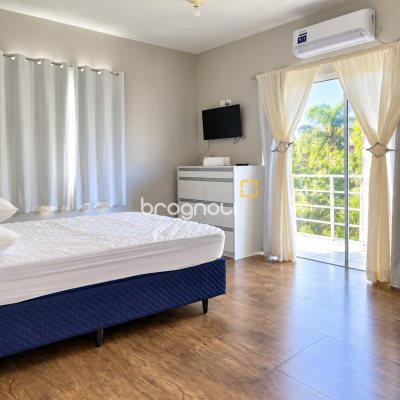 Casa Comercial com 187m², 5 quartos (sendo 1 suíte), 4 garagens, no bairro Campeche em Florianópolis