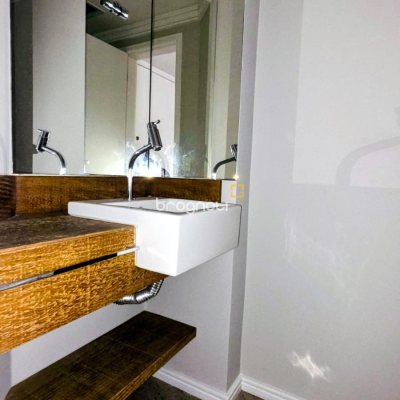 Apartamento com 170m², 4 quartos (sendo 2 suítes), 2 garagens, no bairro Centro em Florianópolis