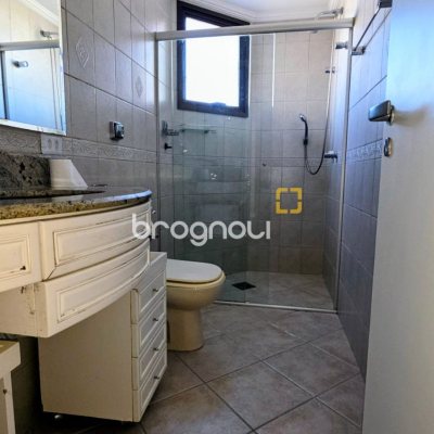 Apartamento com 170m², 4 quartos (sendo 2 suítes), 2 garagens, no bairro Centro em Florianópolis
