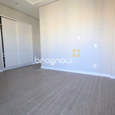 Apartamento com 170m², 4 quartos (sendo 2 suítes), 2 garagens, no bairro Centro em Florianópolis