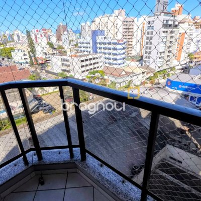 Apartamento com 170m², 4 quartos (sendo 2 suítes), 2 garagens, no bairro Centro em Florianópolis