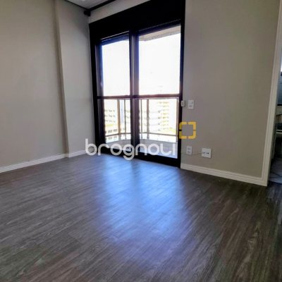 Apartamento com 170m², 4 quartos (sendo 2 suítes), 2 garagens, no bairro Centro em Florianópolis