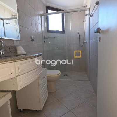 Apartamento com 170m², 4 quartos (sendo 2 suítes), 2 garagens, no bairro Centro em Florianópolis